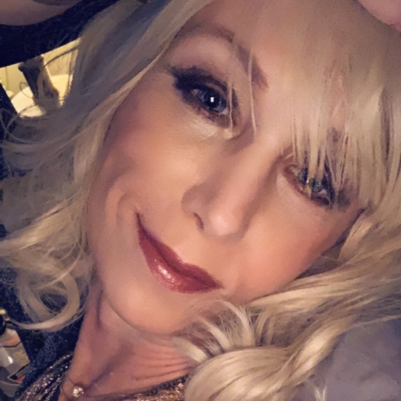 Meet your Posher, Lisa - Picture 2 of 7